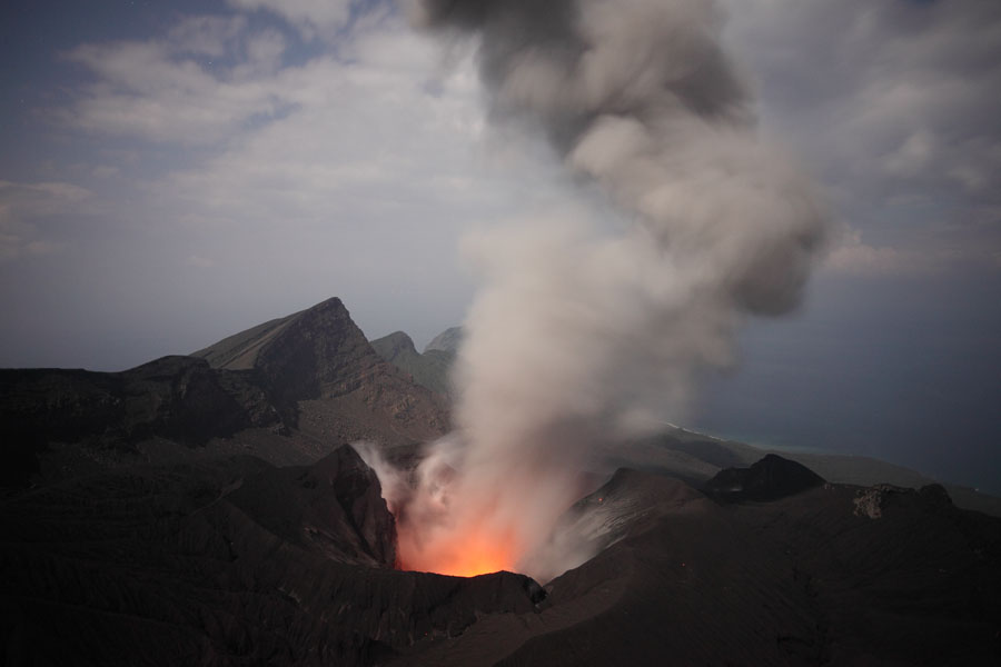 Suwanosejima volcano