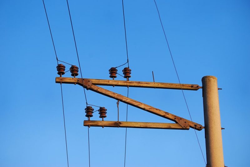 10 Examples of Insulating Materials 2 wood is an electrical insulator